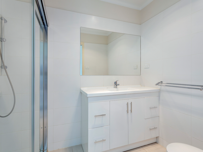 8 / 88 Henderson Road, Queanbeyan