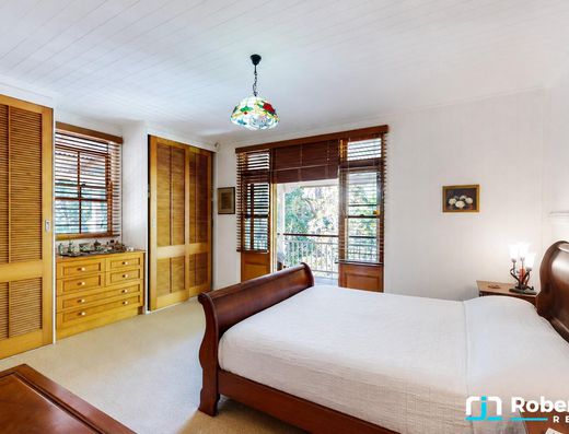 Iconic Garth Chapman Queenslander in a Peaceful Lakeside Setting image 4