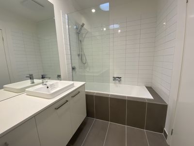 6 Nostrand Walk, Point Cook