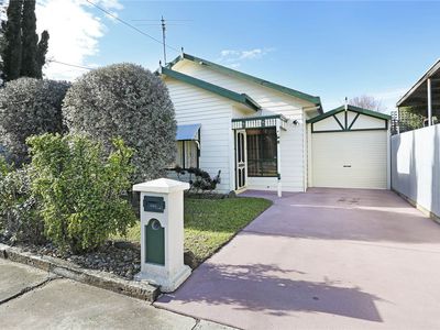 17 Raven Street, Geelong West