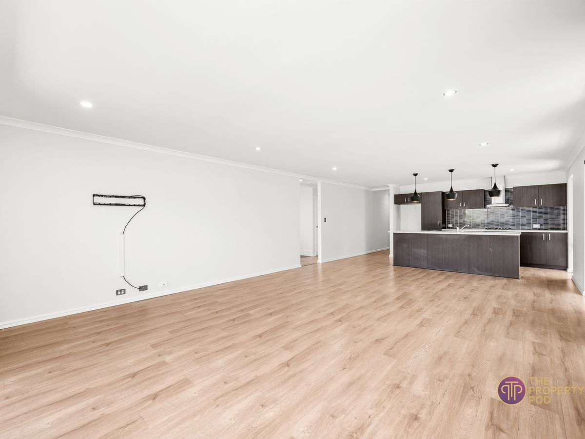 10 Moston Crescent, Bertram