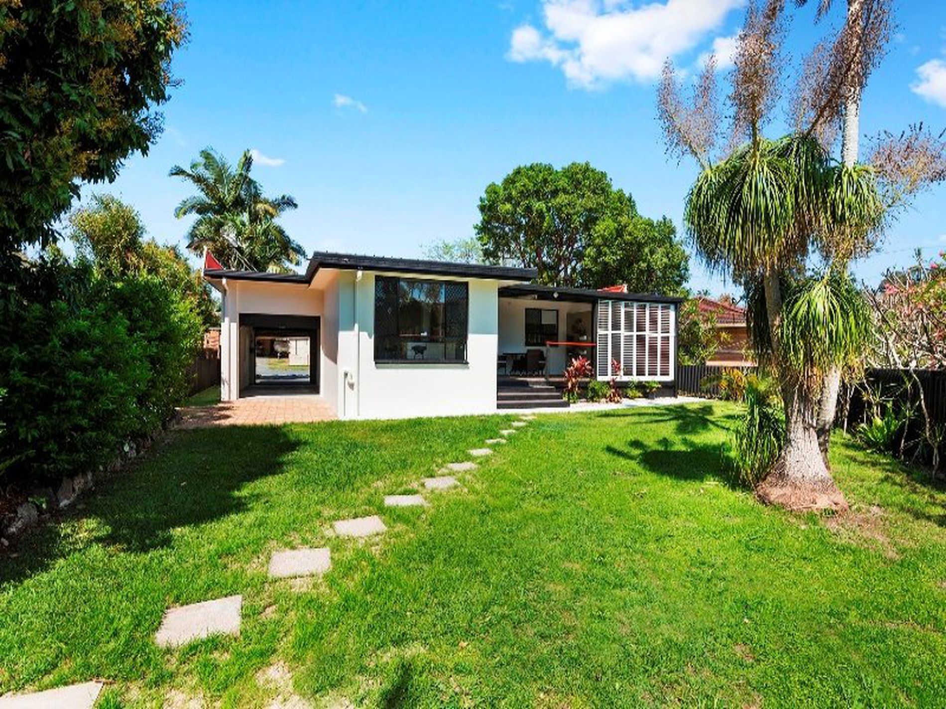 21 The Lakes Drive, Tweed Heads West