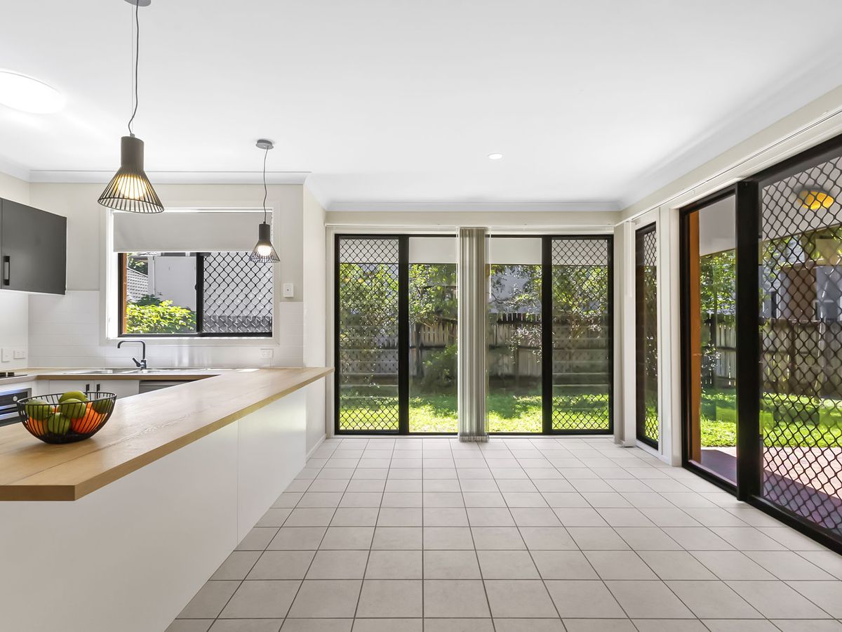 4 Harts Road, Indooroopilly