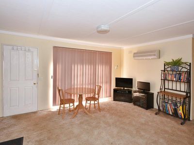 2 / 4 Trotter Lane, Ironbark
