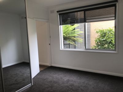 2 / 5 Raglan Street, Newtown