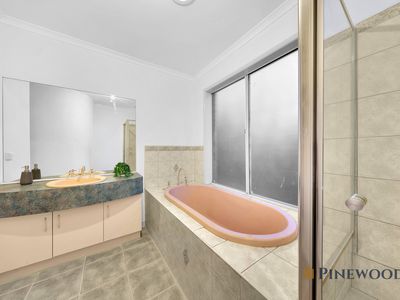 2 Gates Court, Roxburgh Park