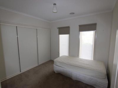 1 / 2 Pickett Crescent, Belmont