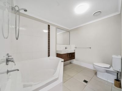 2 / 1 Robson Street, Mooroobool
