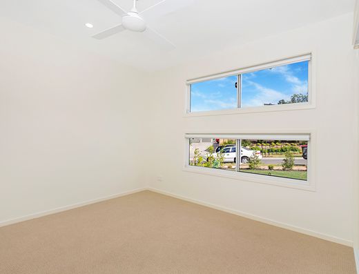 Modern Unit in Woombye image 3