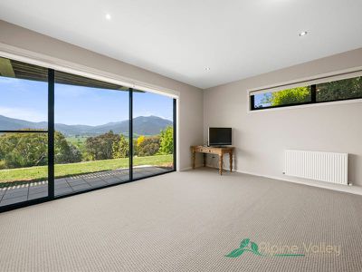 21 Ranch Road, Tawonga South