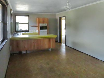 127 WEST BIRRILEY STREET, Bomaderry