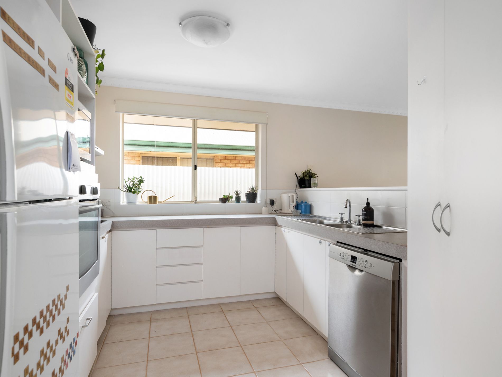 2 / 4 Nepean Grove, Hannans