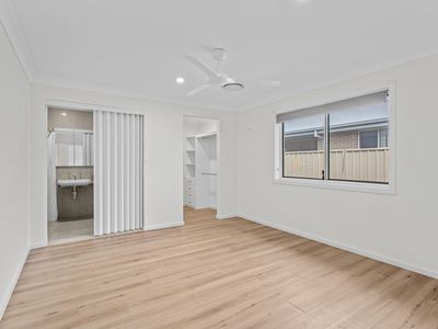 2B Fig Tree Court, Forster