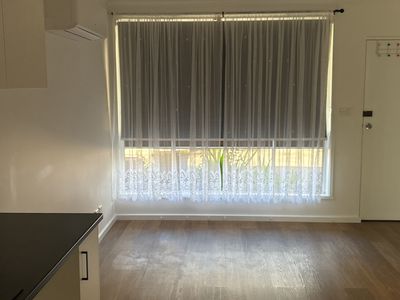 7 / 23 Tallarook Street, Seymour