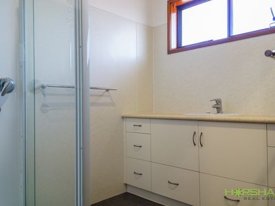 1 / 4 Searle Street, Horsham