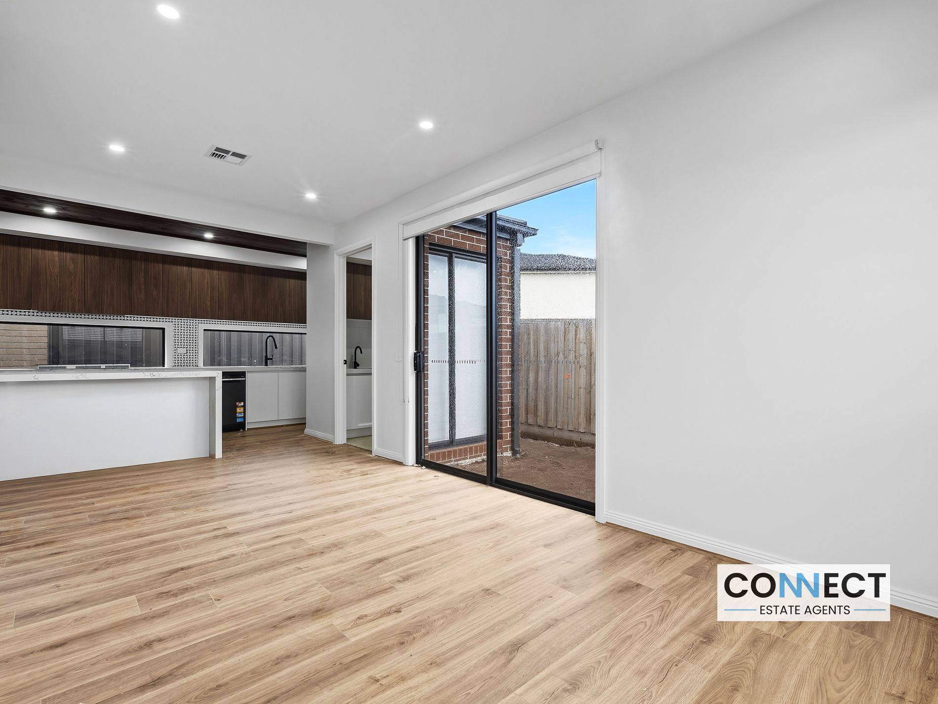 24 California Street, Clyde
