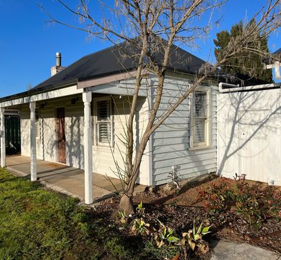 5 HUGHES STREET, Avenel