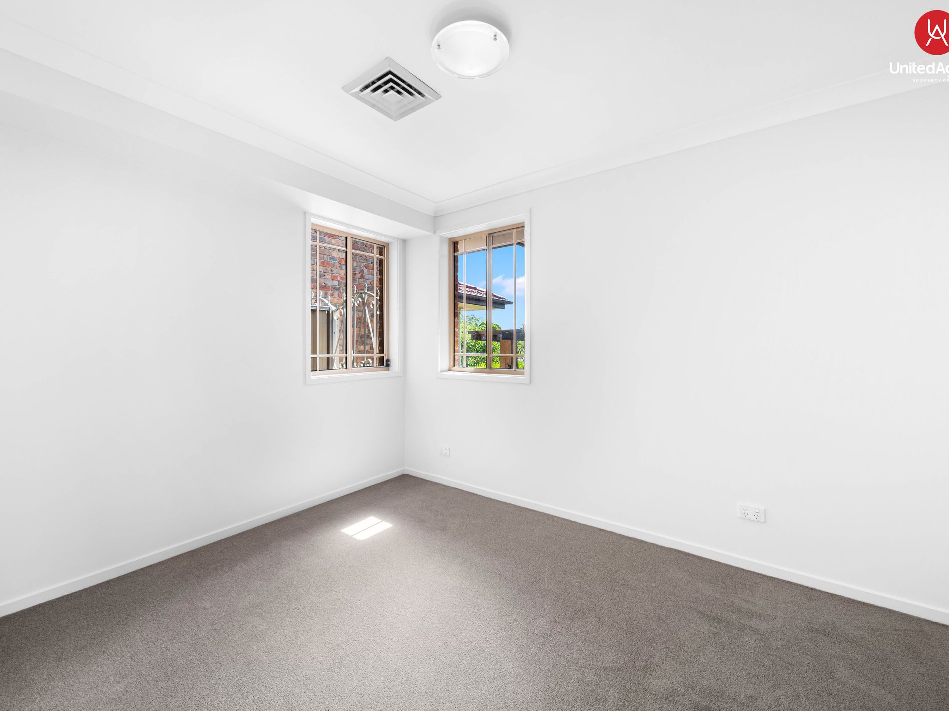 85 EDINBURGH CIRCUIT, Cecil Hills