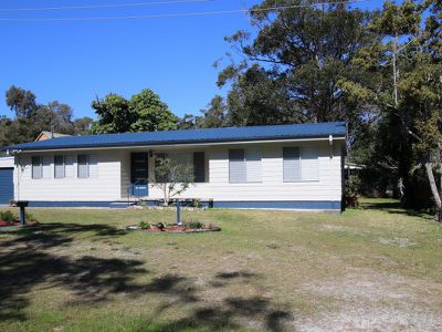 4 Flamingo Avenue, Hawks Nest