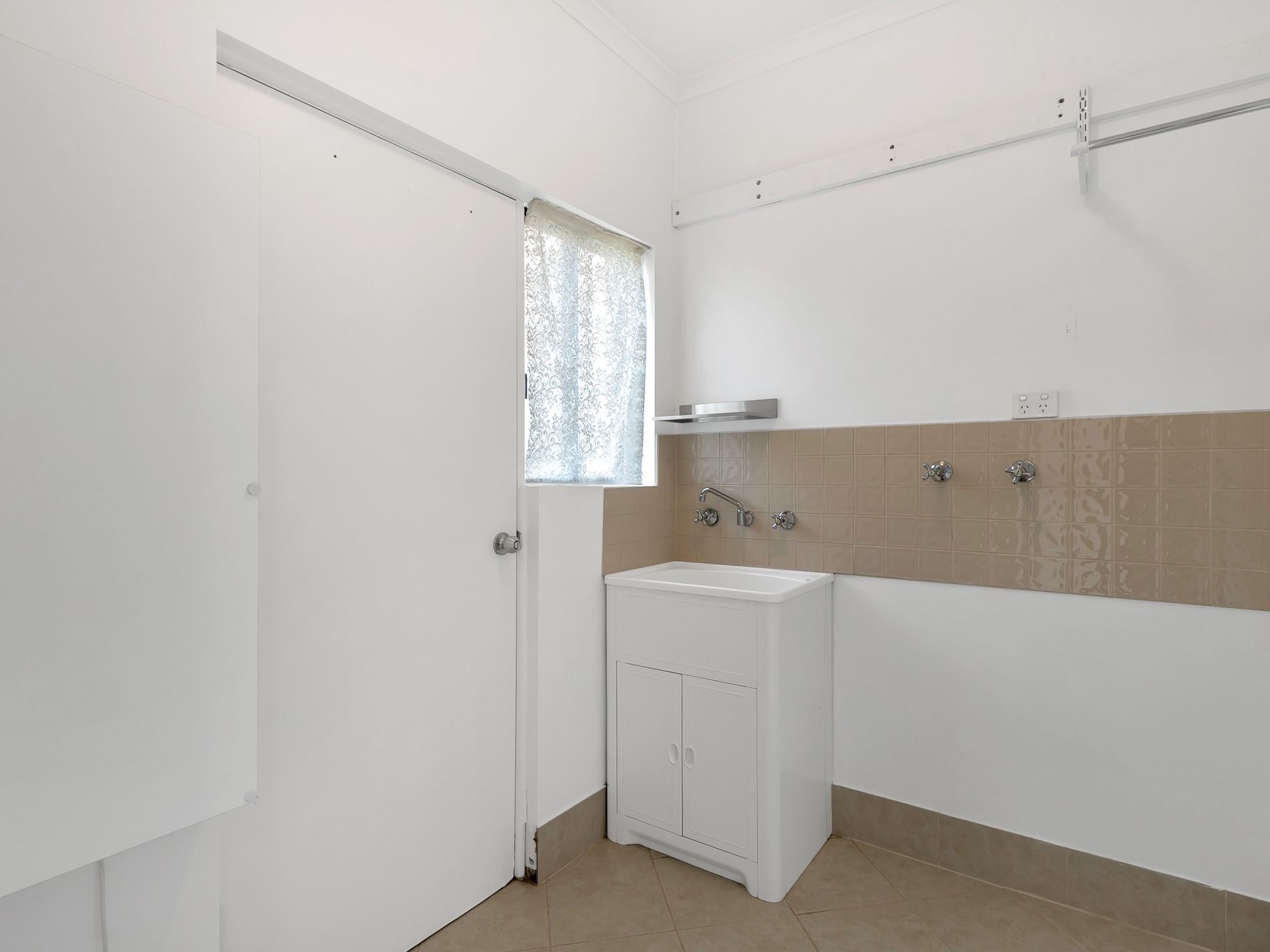 1 / 1653 Golden Grove Road, Greenwith