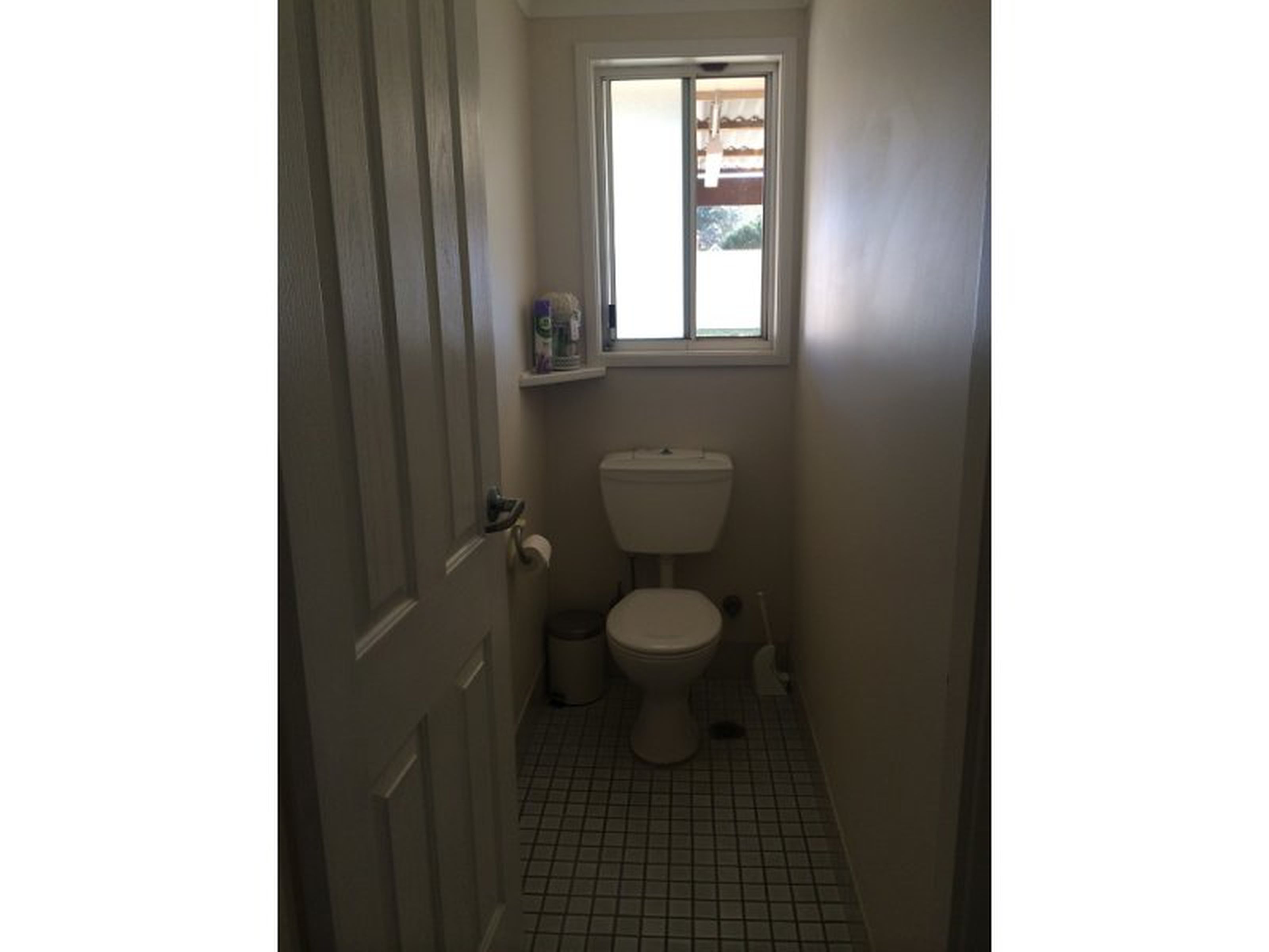33 Carnation Avenue, CLAREMONT MEADOWS
