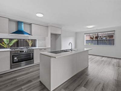 33 Burford Way, Cranbourne North