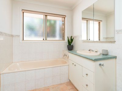 8 NEWMAN CRESCENT, Wodonga