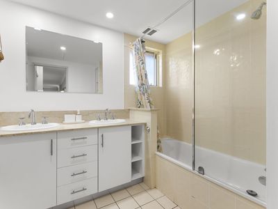 612 / 2-10 Greenslopes Street, Cairns North