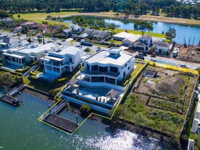 90 Cabana Boulevard, Benowa Waters