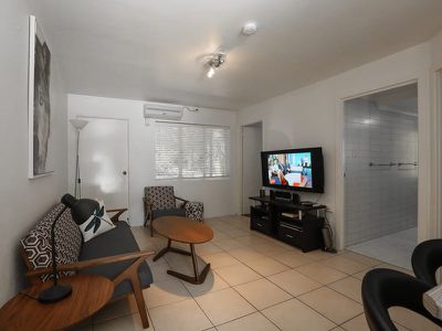 2 / 74 Sir Fred Schonell Drive, St Lucia