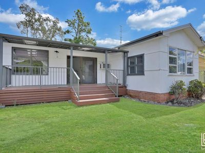 4 Sunrise Avenue, Budgewoi
