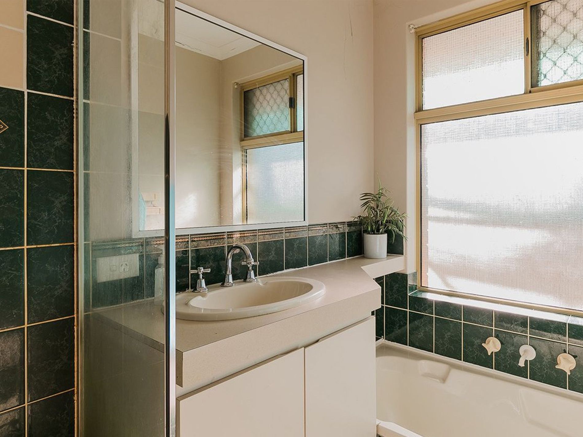 11 Mercer Court, Leda