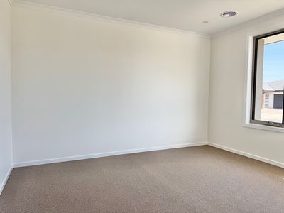 18 Ardisia Way, Manor Lakes