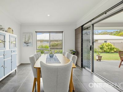 54 Ronaldo Way, Urangan