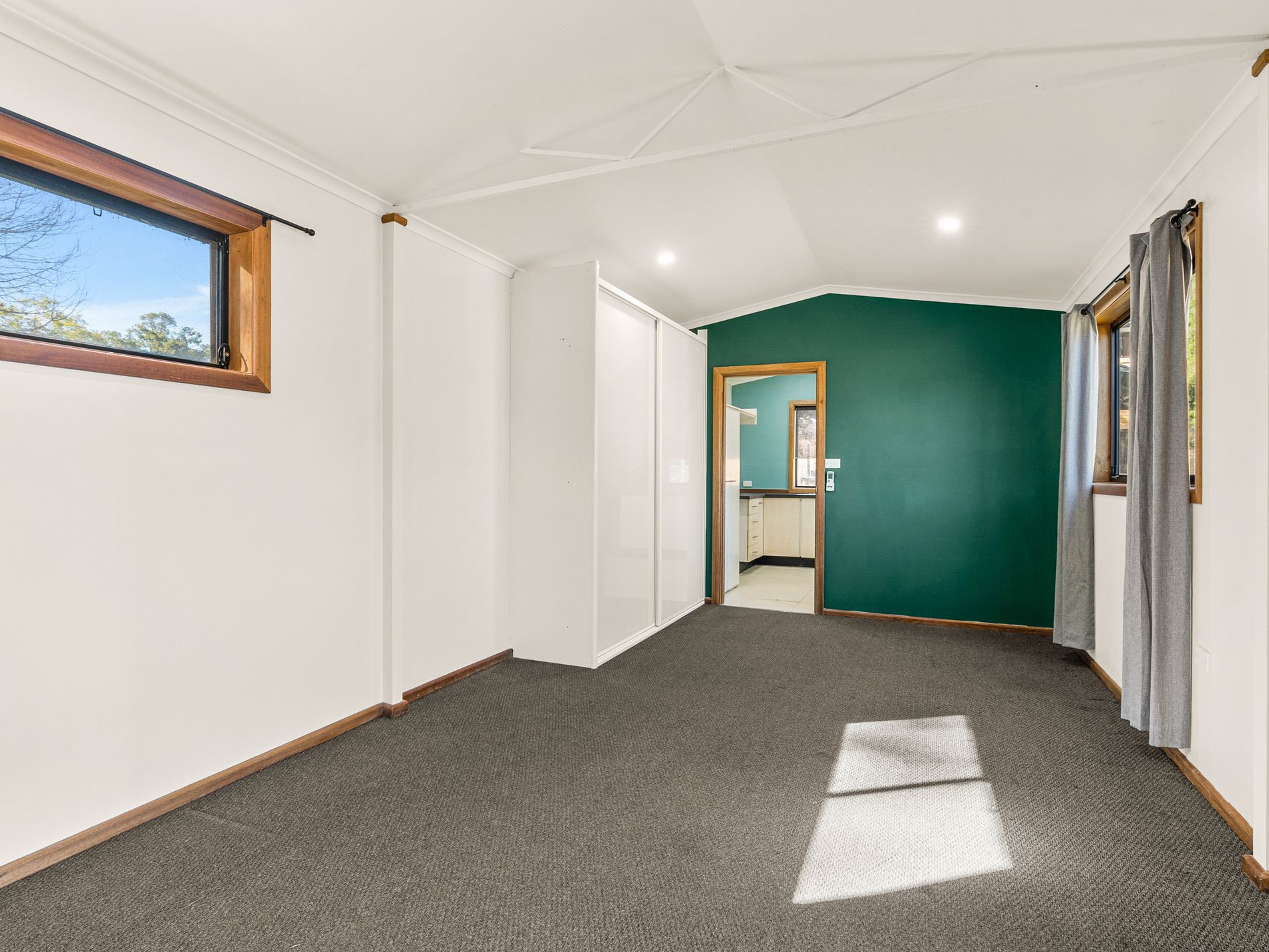 31 Brinawarr Street, Bomaderry