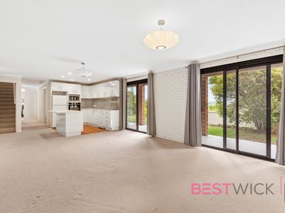 11 Dunrossil Crescent, West Bathurst