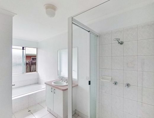 3 Bedroom home with established garden and solar power image 8