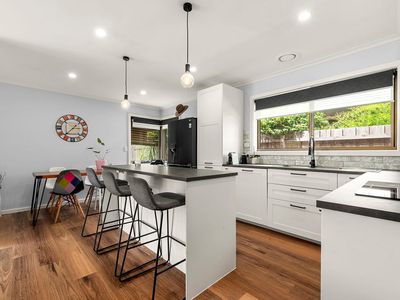 34 Sandhurst Crescent, Bundoora
