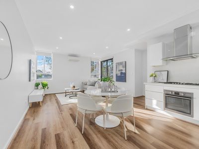 a309 / 18 Carlingford Road, Epping