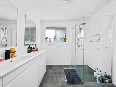 2 / 5 Corella Road, Green Valley