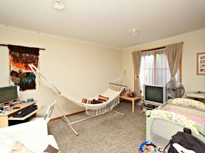2 / 50 Tower, Werribee
