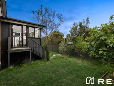 1 / 3 Sydney Parkinson Avenue, Endeavour Hills