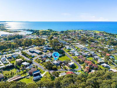 16 Collins Crescent, Narooma