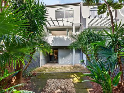 E / 1 Hillcrest Avenue, Hillcrest