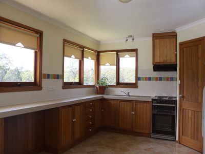 711 Leslie Road, Leslie Vale