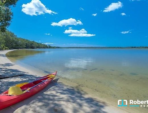 Renovated Queenslander - A Minute Walk to the Lake image 28