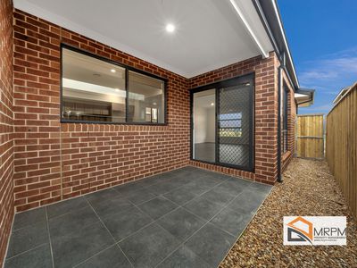 33 Mansfield Drive, Werribee