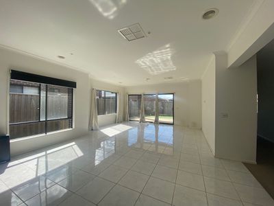 6 Trevor Crescent, Truganina