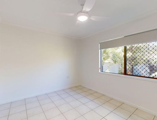 Refurbished and Close to Town in Tewantin image 6