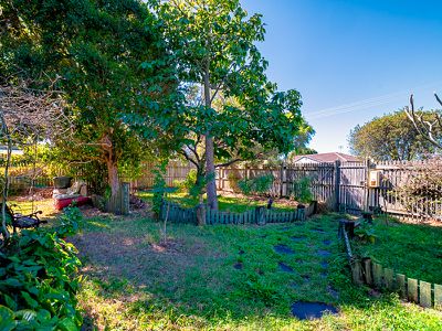 101 Limpus Street, Urangan